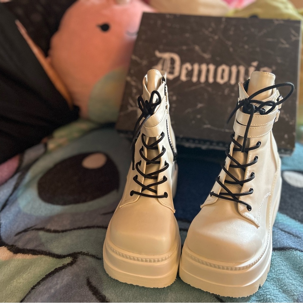 Pure white vegan leather technopagan Demonia platform boots size 10